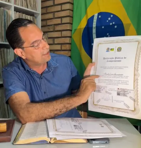 Cláudio Luis registra em cartório compromisso de doar 100% do salário de deputado federal, caso seja eleito Cláudio Luis registra em cartório compromisso de doar 100% do salário de deputado federal, caso seja eleito
