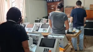 Cartório Eleitoral de Tupã prepara e lacra urnas para as eleições de outubro Cartório Eleitoral de Tupã prepara e lacra urnas para as eleições de outubro