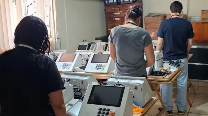 Cartório Eleitoral de Tupã prepara e lacra urnas para as eleições de outubro Cartório Eleitoral de Tupã prepara e lacra urnas para as eleições de outubro
