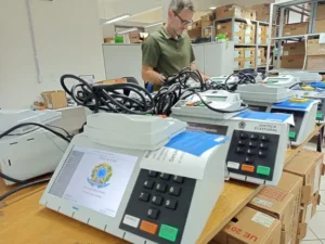 Cartório de Lajeado prepara mais de 420 urnas para votação em oito municípios - Grupo A Hora Cartório de Lajeado prepara mais de 420 urnas para votação em oito municípios - Grupo A Hora