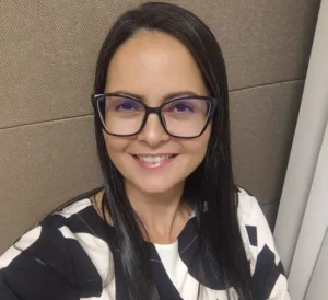 Colaboradora é homenageada por 15 anos de atuação no Cartório do 4º Ofício Colaboradora é homenageada por 15 anos de atuação no Cartório do 4º Ofício
