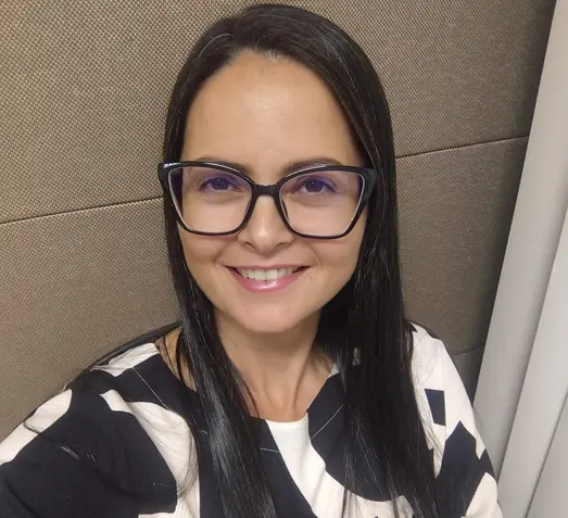 Colaboradora é homenageada por 15 anos de atuação no Cartório do 4º Ofício Colaboradora é homenageada por 15 anos de atuação no Cartório do 4º Ofício