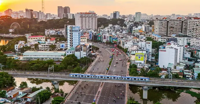 Apesar de ter um contrato autenticado em cartório, uma mulher na cidade de Ho Chi Minh teve que devolver uma casa mesmo depois de ter pago 2,3 bilhões de VND por ela. Apesar de ter um contrato autenticado em cartório, uma mulher na cidade de Ho Chi Minh teve que devolver uma casa mesmo depois de ter pago 2,3 bilhões de VND por ela.