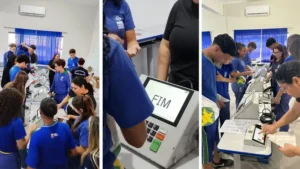Adolescentes que votarão pela primeira vez fazem simulação de voto na urna eletrônica Adolescentes que votarão pela primeira vez fazem simulação de voto na urna eletrônica