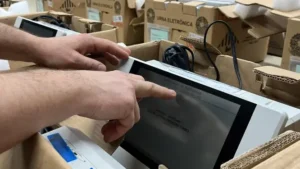 Cartório Eleitoral realiza inspeção final em quase 500 urnas eletrônicas em Passo Fundo Cartório Eleitoral realiza inspeção final em quase 500 urnas eletrônicas em Passo Fundo