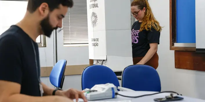 Eleitor que faltou ao primeiro turno pode votar no segundo Eleitor que faltou ao primeiro turno pode votar no segundo