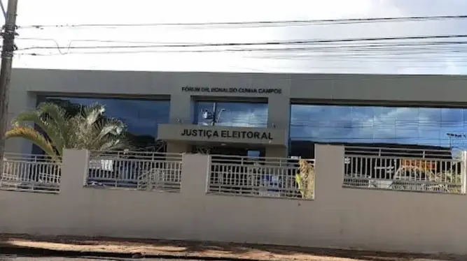 Ladrões furtam fiação do cartório eleitoral de Uberlândia Ladrões furtam fiação do cartório eleitoral de Uberlândia