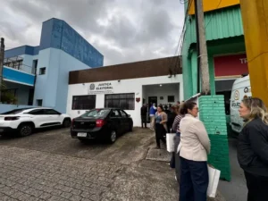 Primeiras urnas chegam ao cartório eleitoral de Santa Cruz Primeiras urnas chegam ao cartório eleitoral de Santa Cruz